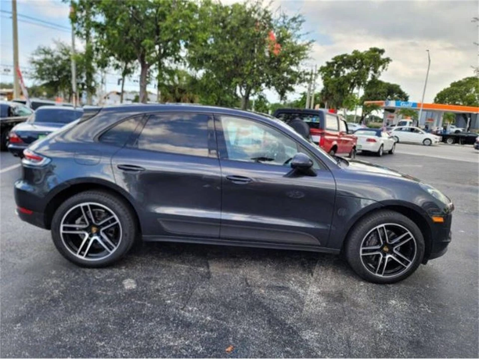 2021 Porsche Macan - Image 20 of 22