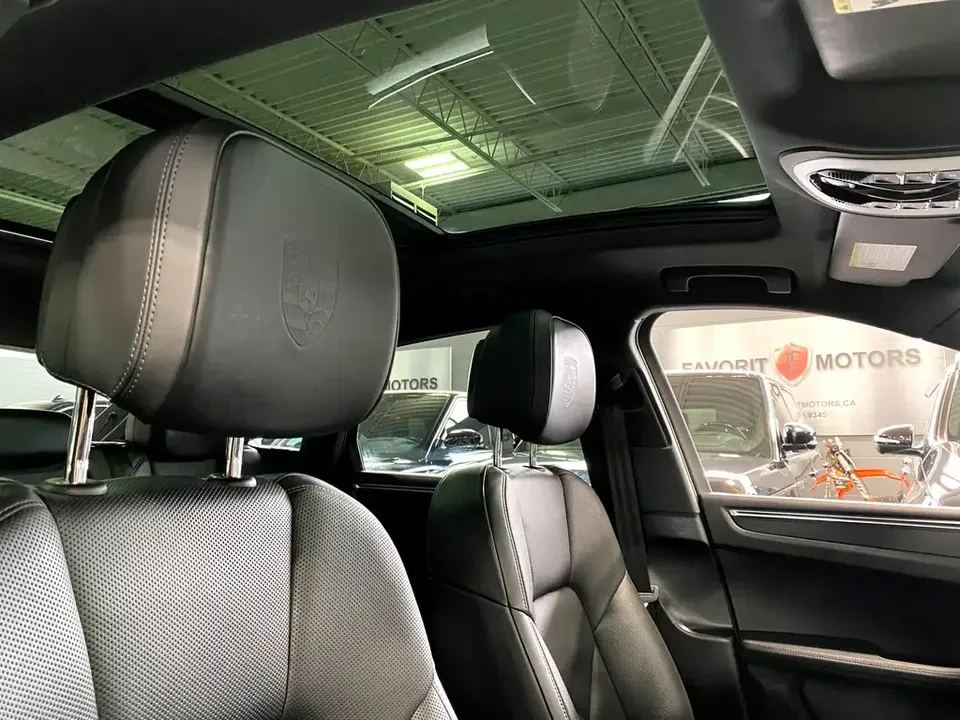 2021 Porsche Macan - Image 16 of 20