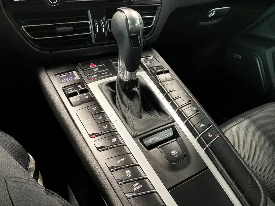2021 Porsche Macan - Image 11 of 20
