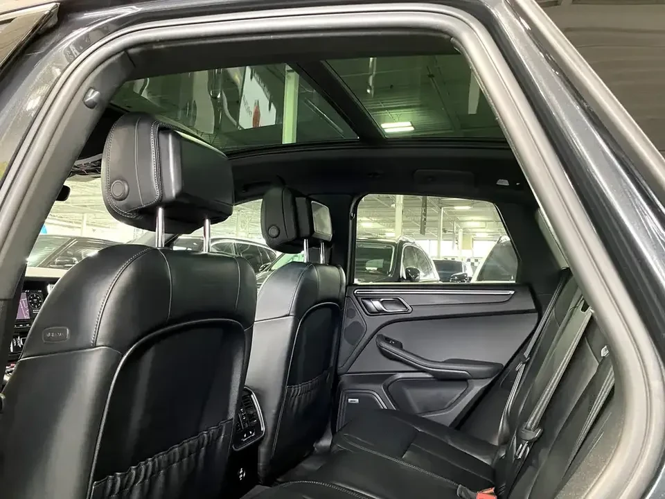 2021 Porsche Macan - Image 17 of 20