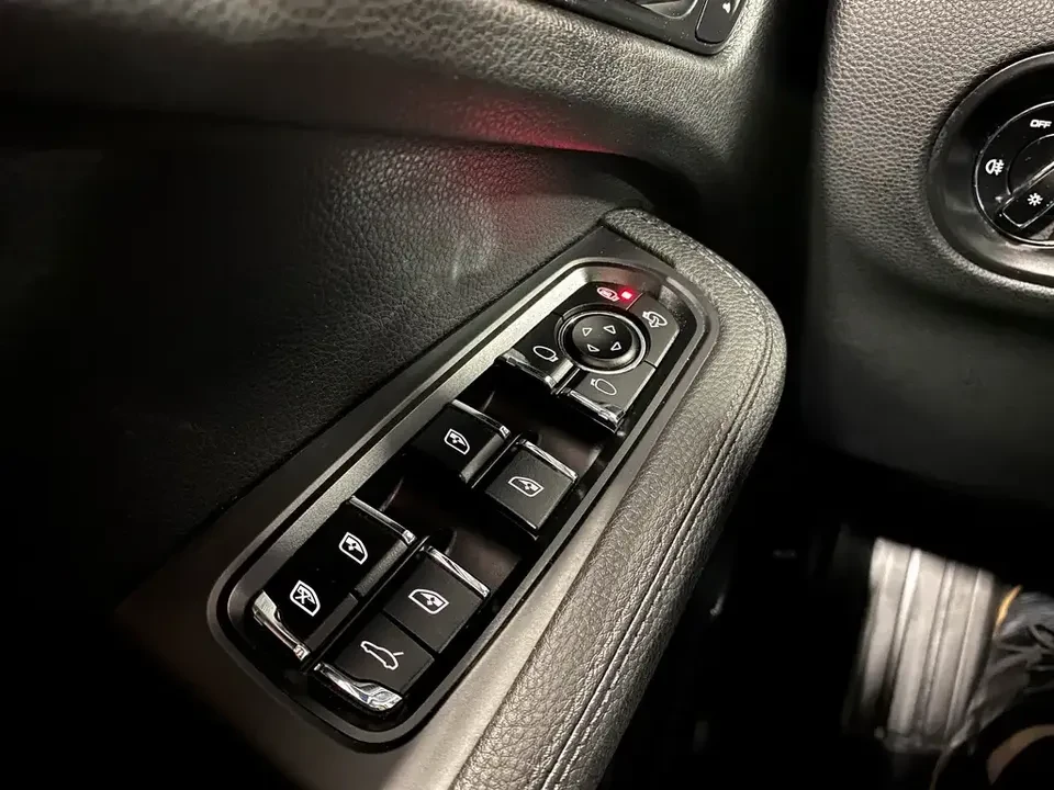 2021 Porsche Macan - Image 14 of 20