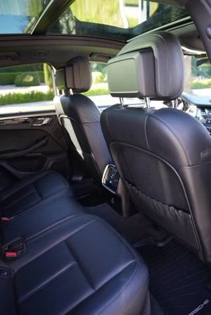 2021 Porsche Macan - Image 15 of 21