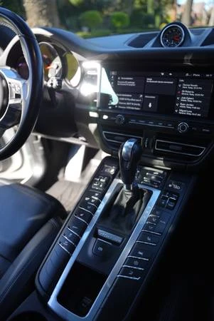2021 Porsche Macan - Image 19 of 21