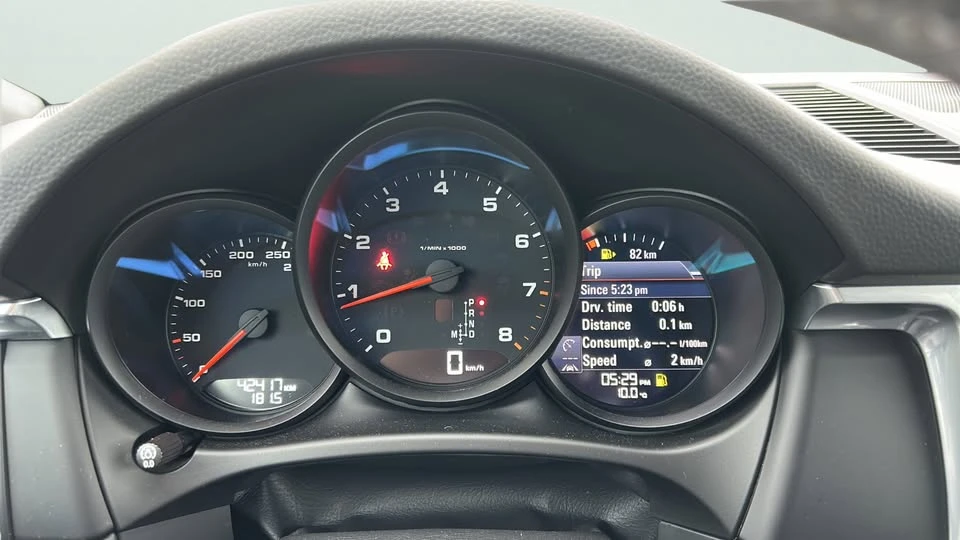 2021 Porsche Macan - Image 16 of 20