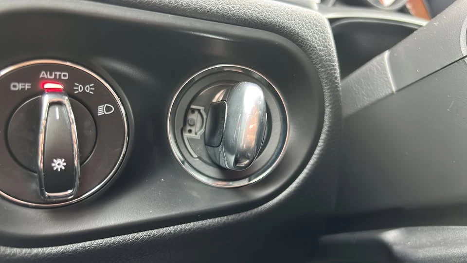 2021 Porsche Macan - Image 13 of 20