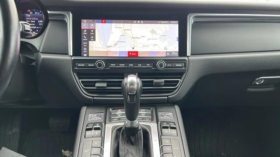 2021 Porsche Macan - Image 15 of 20