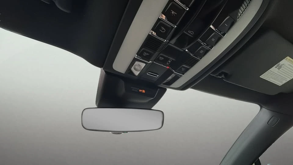 2021 Porsche Macan - Image 9 of 20