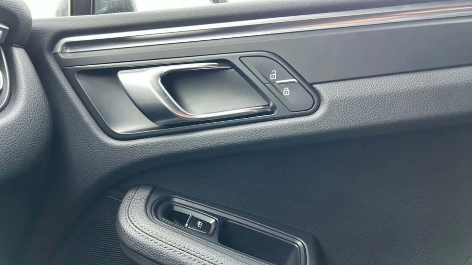 2021 Porsche Macan - Image 10 of 20