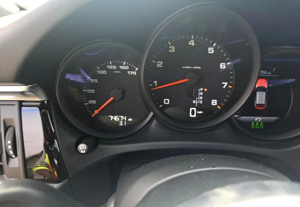 2021 Porsche Macan - Image 15 of 19