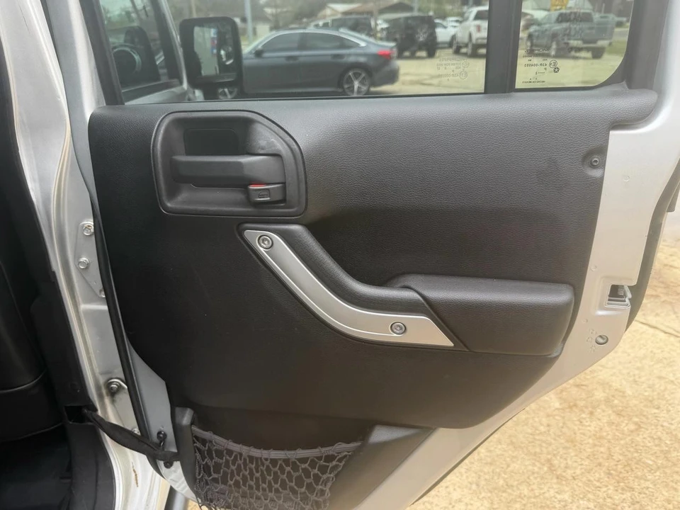 2021 Porsche Macan - Image 14 of 19