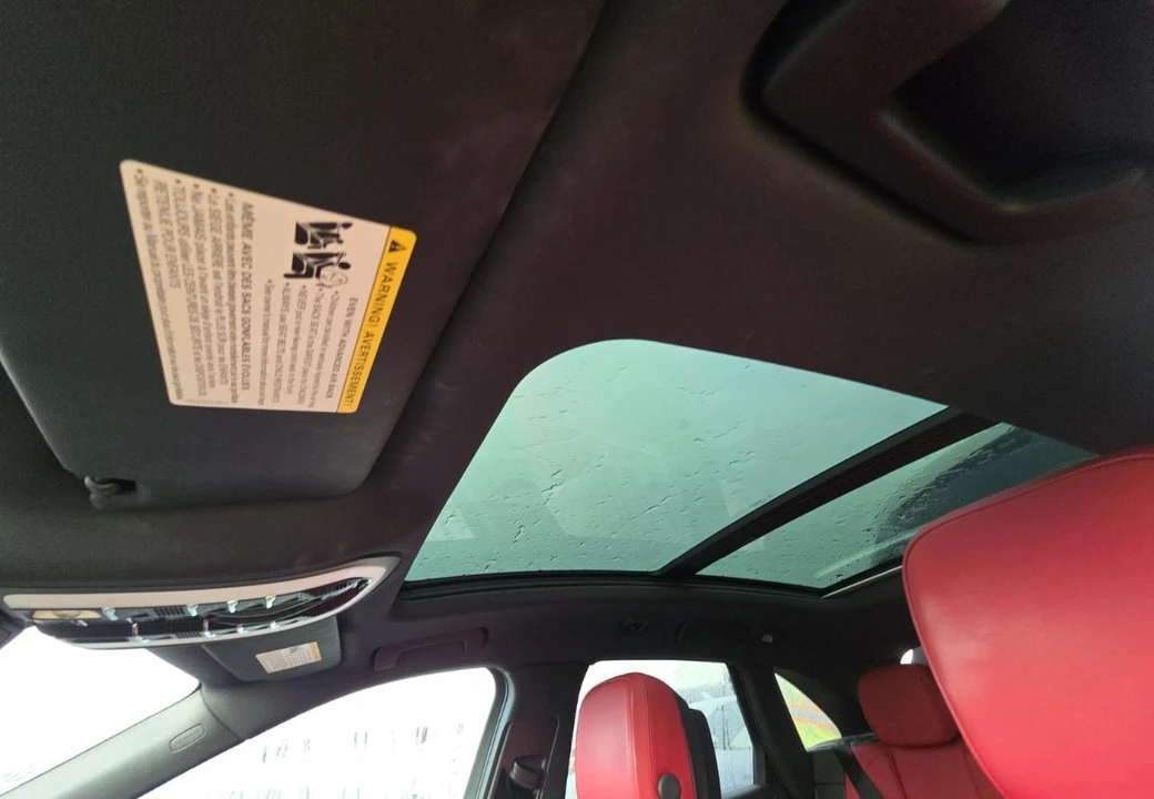 2021 Porsche Macan - Image 16 of 19