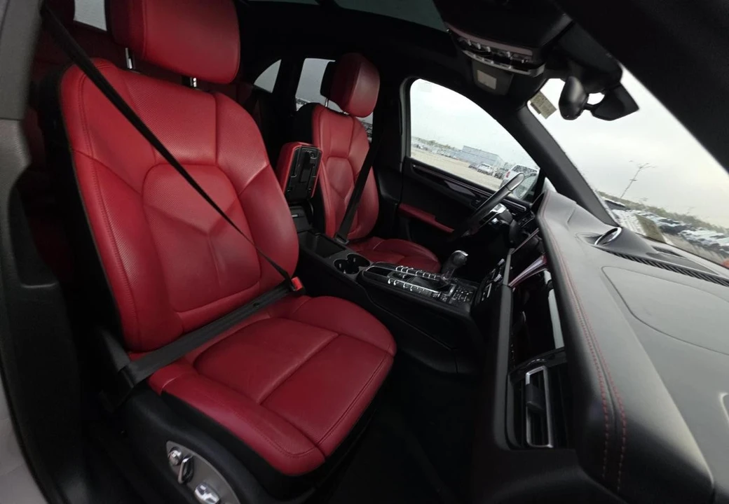 2021 Porsche Macan - Image 11 of 19