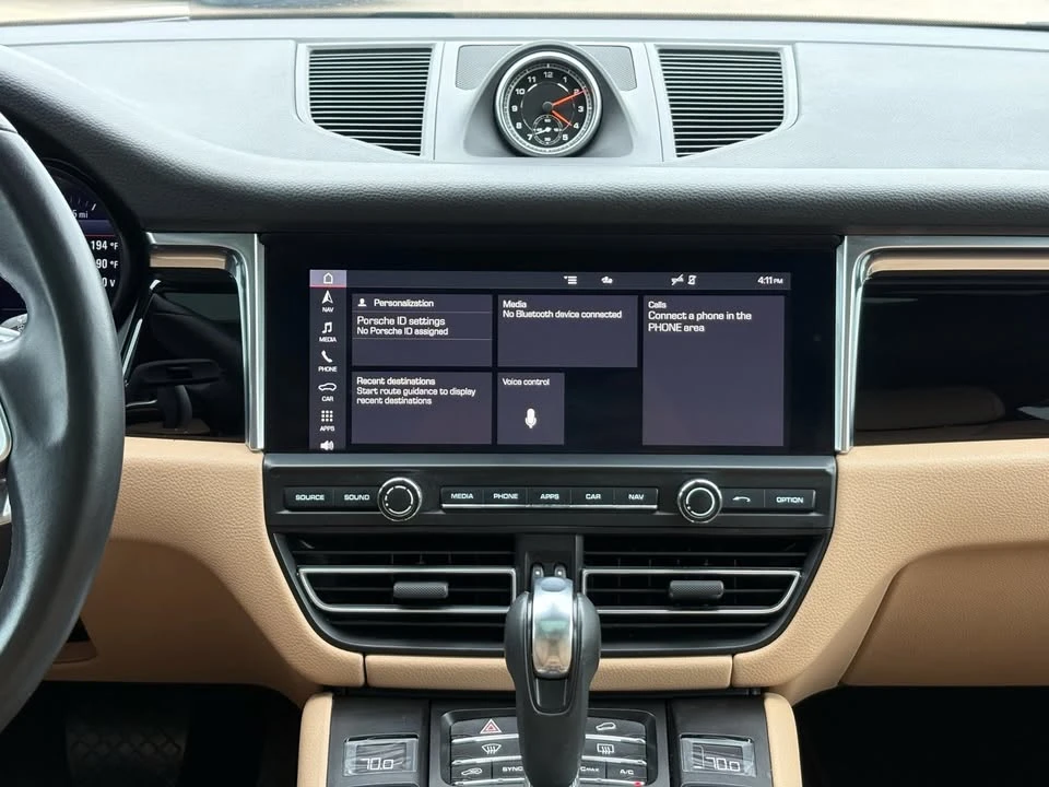 2021 Porsche Macan - Image 12 of 19