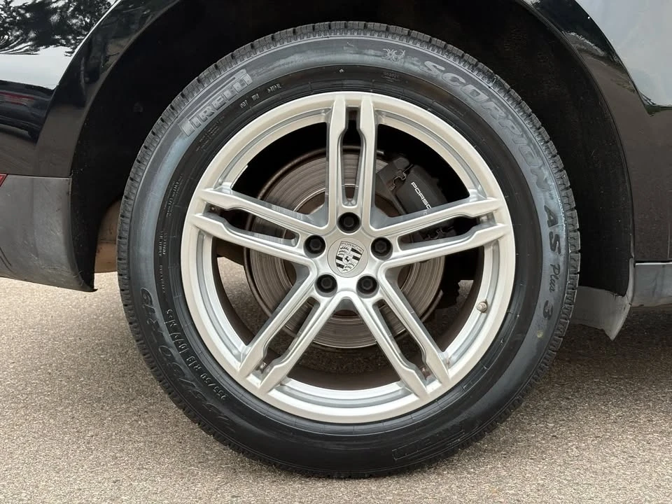 2021 Porsche Macan - Image 9 of 19