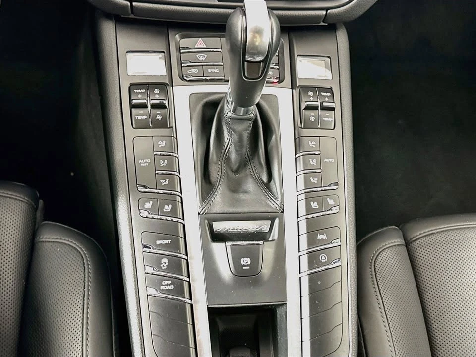 2021 Porsche Macan - Image 12 of 20