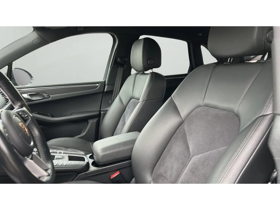 2021 Porsche Macan - Image 19 of 20