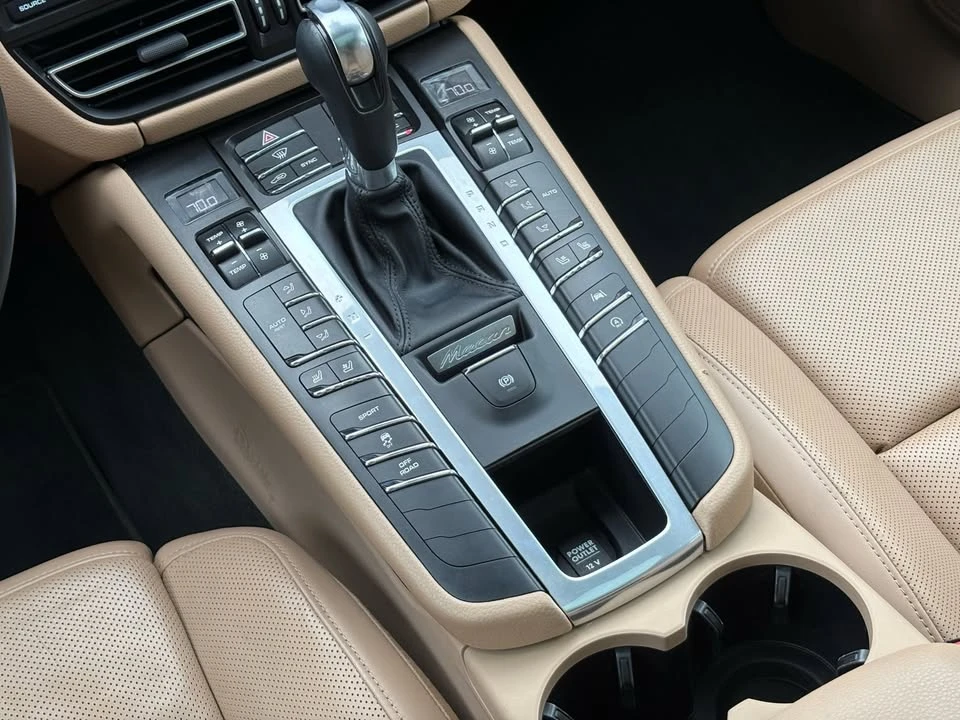 2021 Porsche Macan - Image 13 of 19