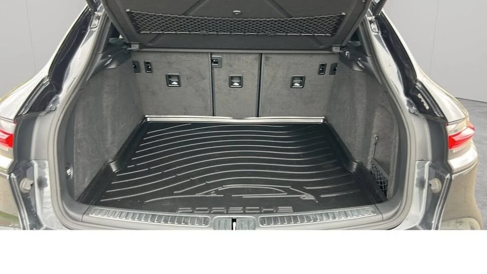 2021 Porsche Macan - Image 15 of 20