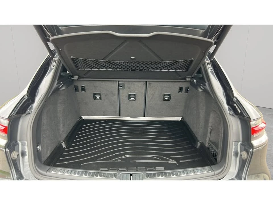 2021 Porsche Macan - Image 13 of 20