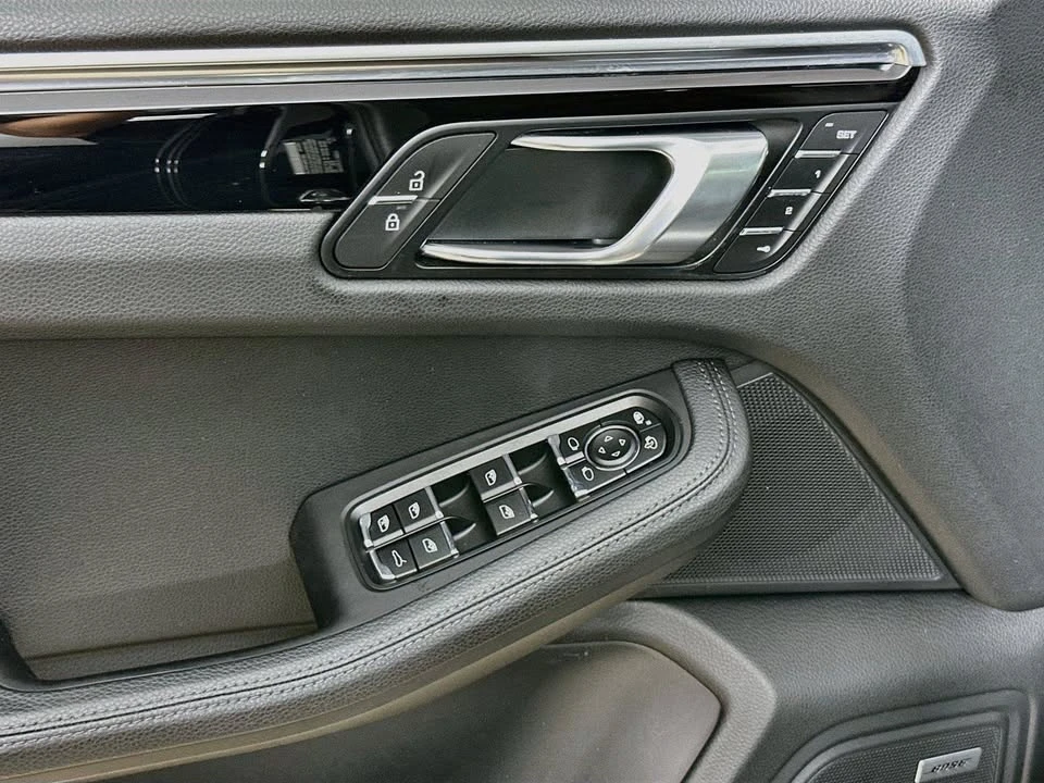 2021 Porsche Macan - Image 13 of 20