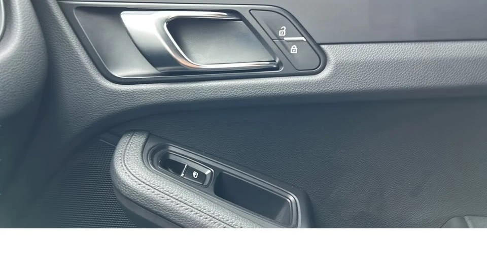 2021 Porsche Macan - Image 11 of 20