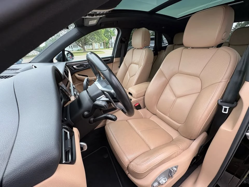 2021 Porsche Macan - Image 17 of 19