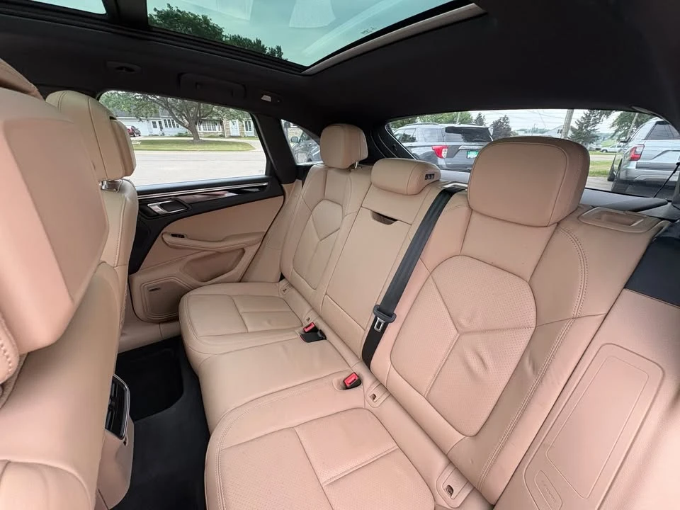 2021 Porsche Macan - Image 18 of 19