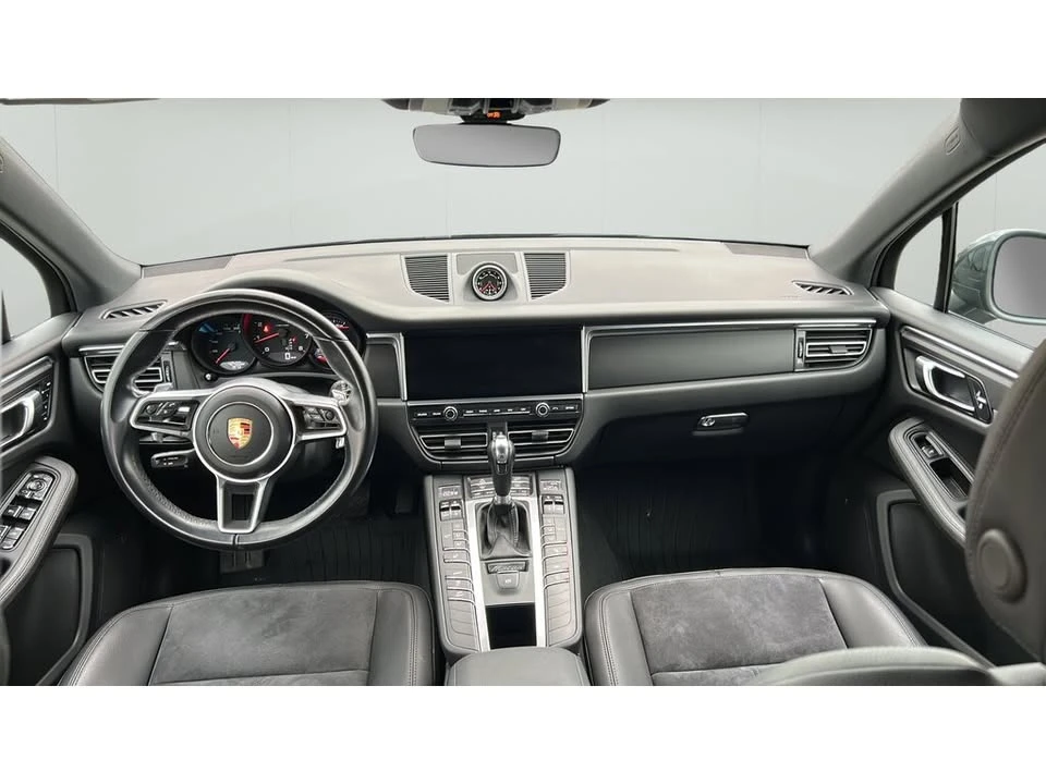 2021 Porsche Macan - Image 18 of 20