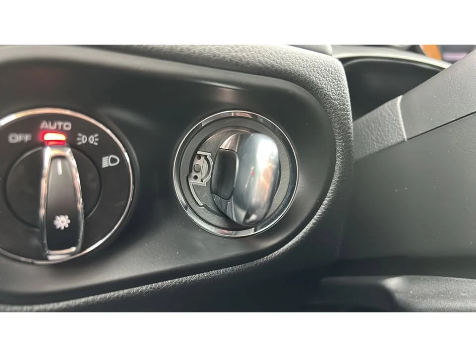 2021 Porsche Macan - Image 14 of 20