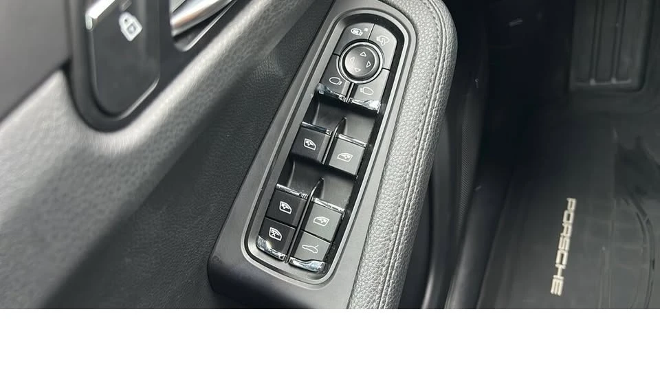 2021 Porsche Macan - Image 12 of 20