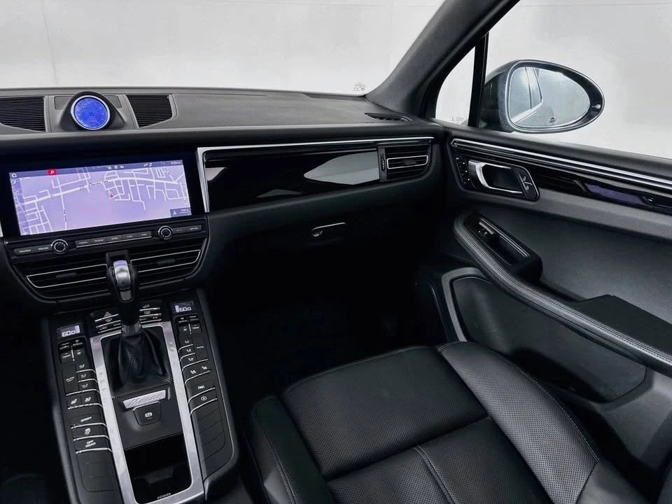 2021 Porsche Macan - Image 16 of 20