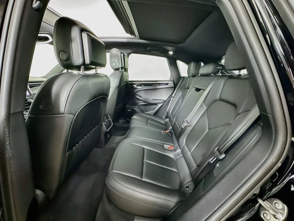 2021 Porsche Macan - Image 17 of 20