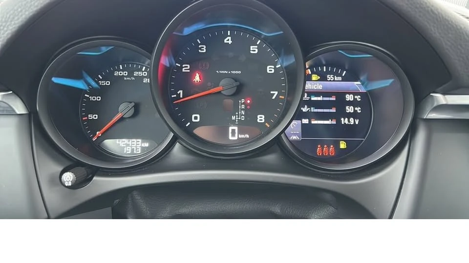 2021 Porsche Macan - Image 18 of 20