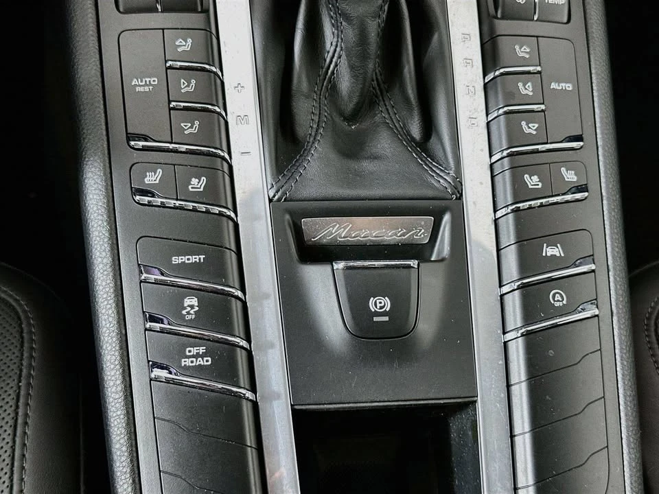 2021 Porsche Macan - Image 11 of 20