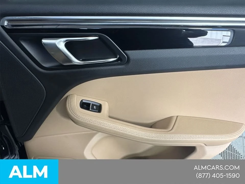 2021 Porsche Macan - Image 19 of 20