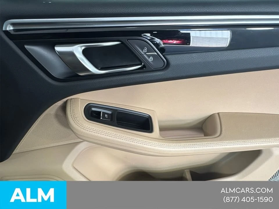 2021 Porsche Macan - Image 17 of 20
