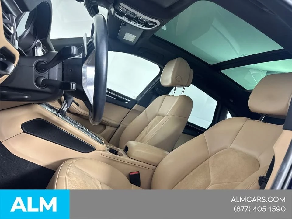 2021 Porsche Macan - Image 10 of 20