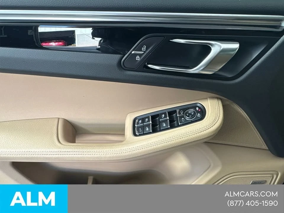 2021 Porsche Macan - Image 13 of 20