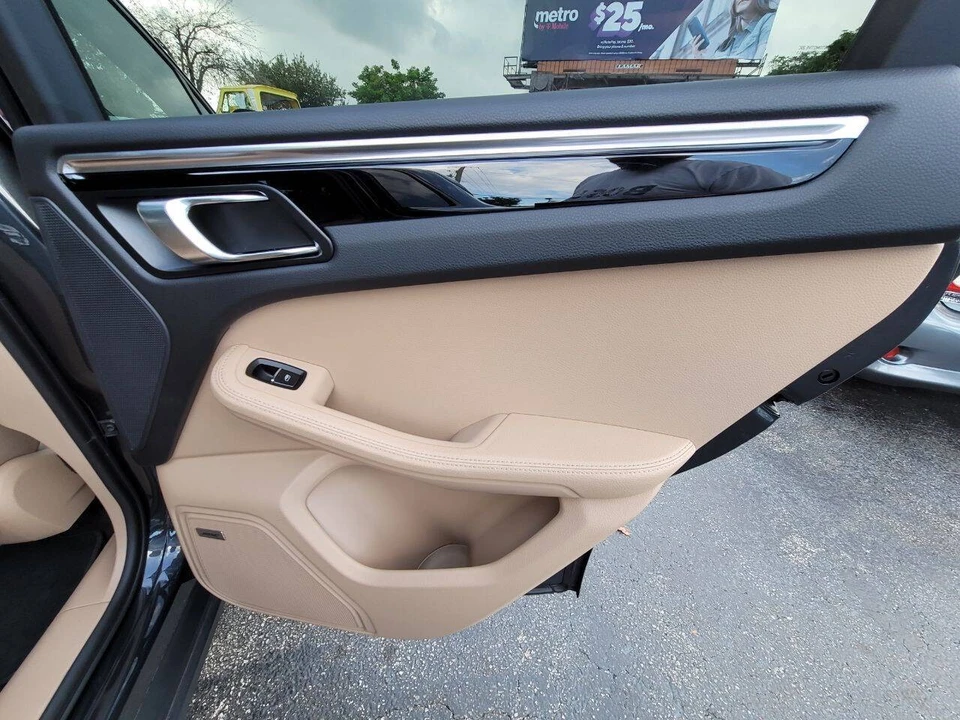 2021 Porsche Macan - Image 20 of 23