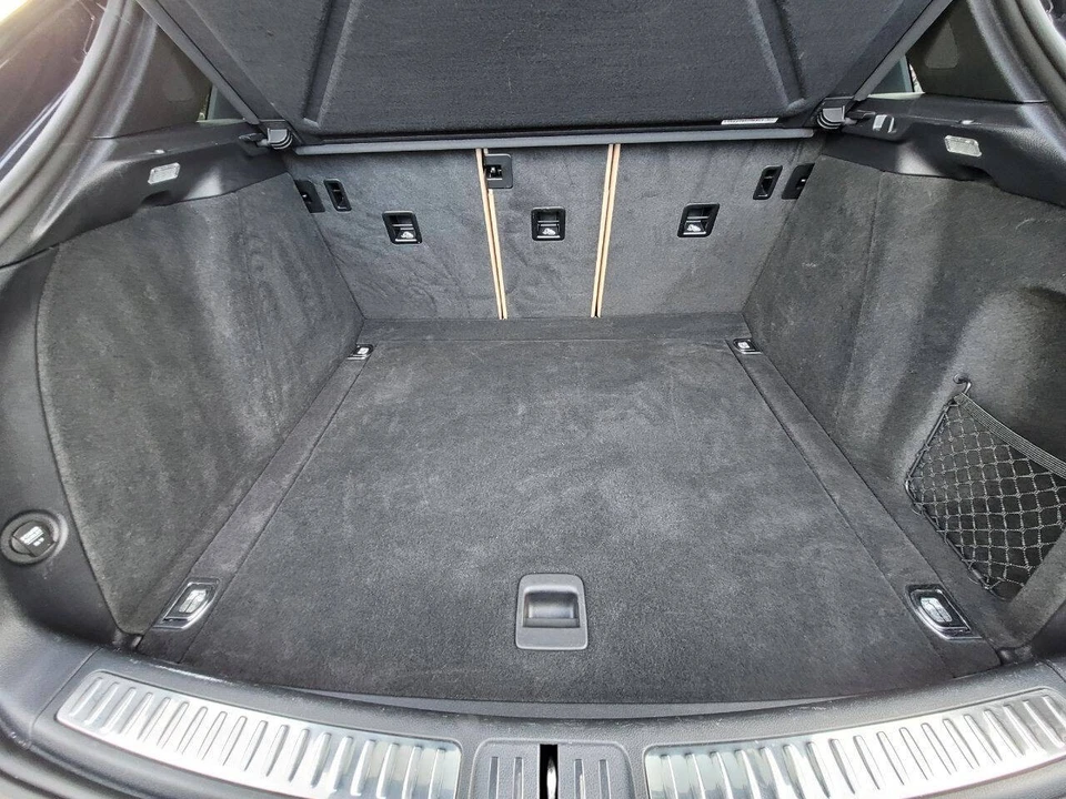 2021 Porsche Macan - Image 19 of 23