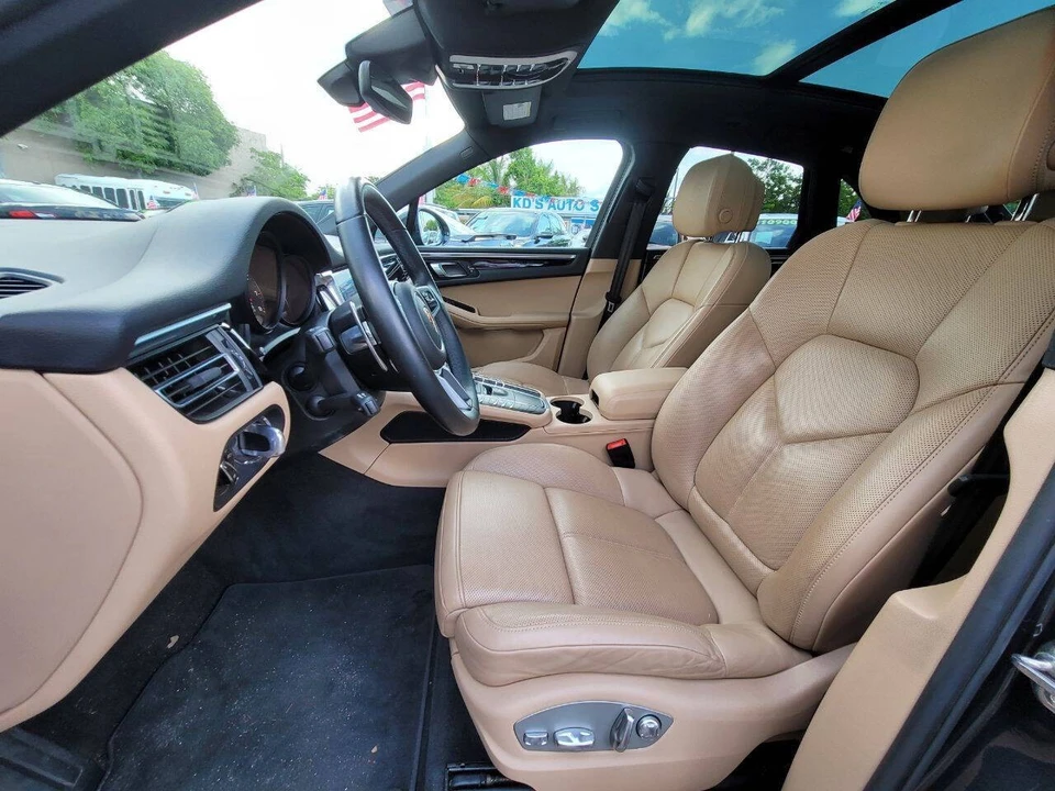 2021 Porsche Macan - Image 10 of 23