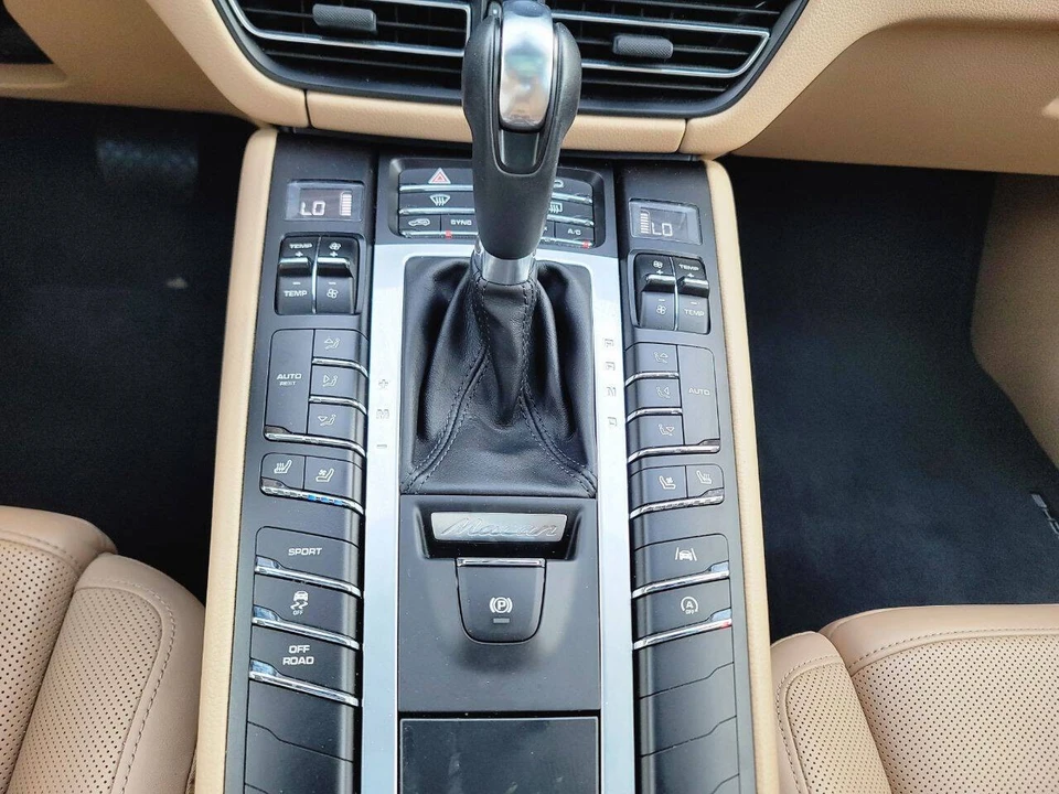 2021 Porsche Macan - Image 16 of 23