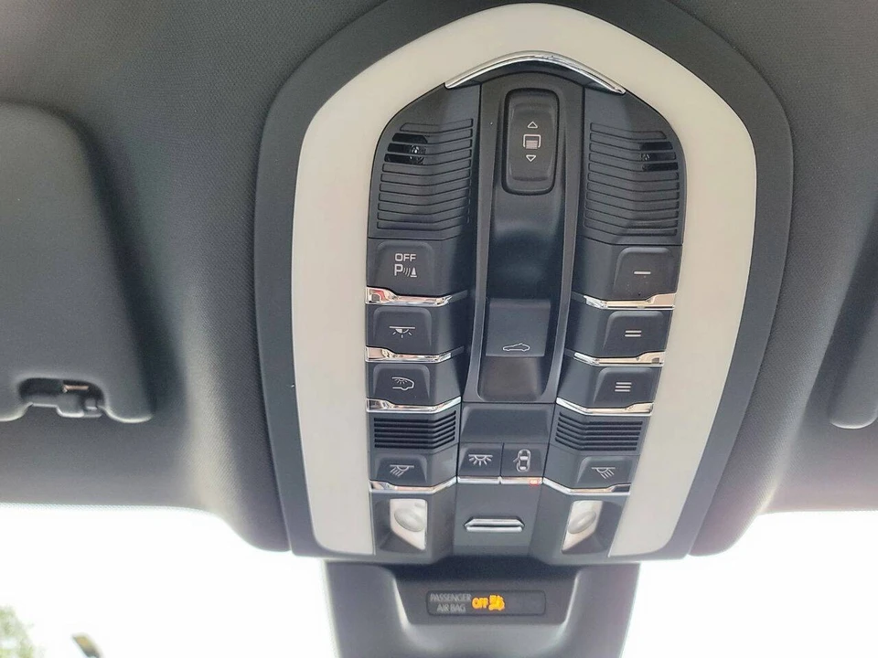 2021 Porsche Macan - Image 15 of 23