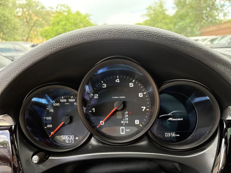 2021 Porsche Macan - Image 13 of 21