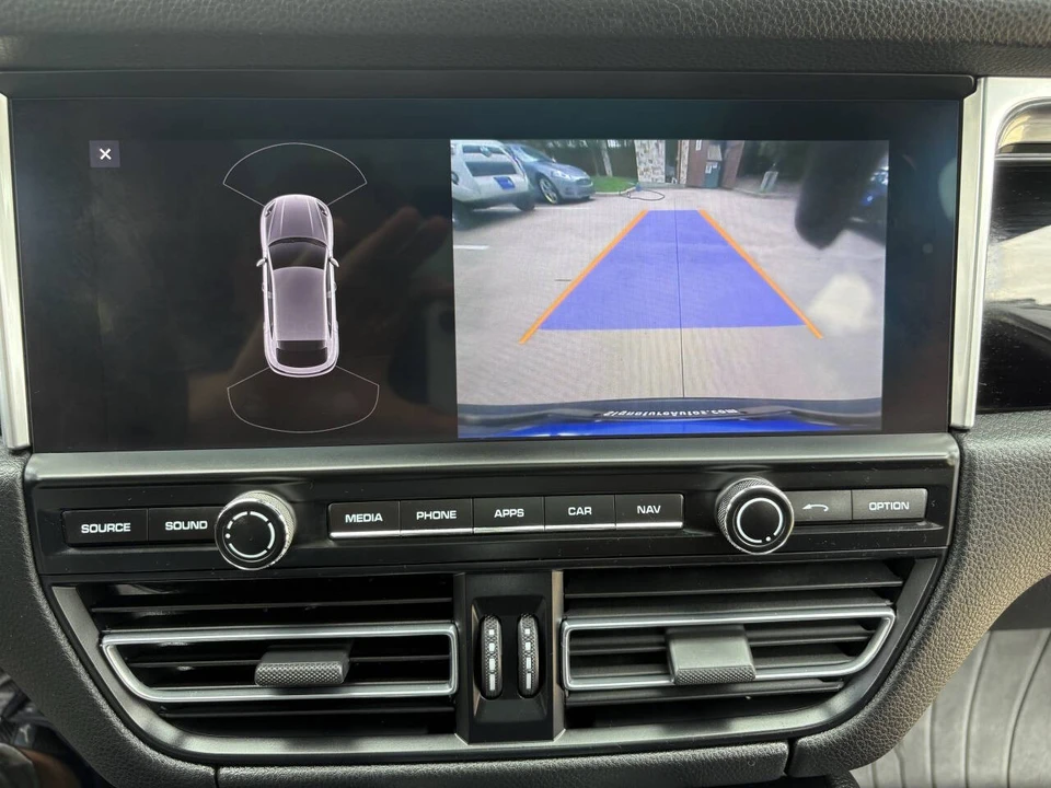 2021 Porsche Macan - Image 11 of 21