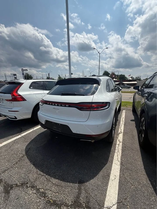 2021 Porsche Macan - Image 3 of 4