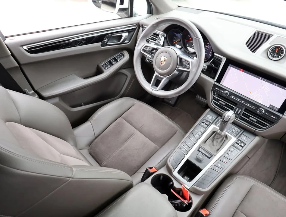 2021 Porsche Macan - Image 10 of 20