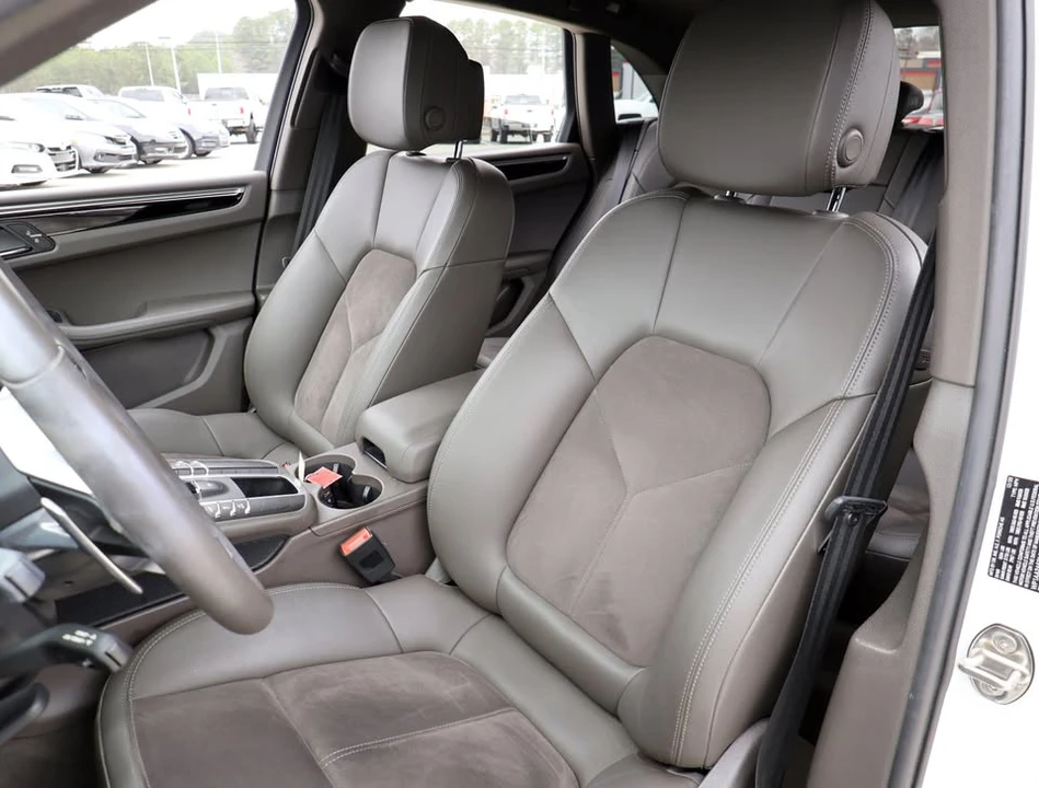 2021 Porsche Macan - Image 13 of 20