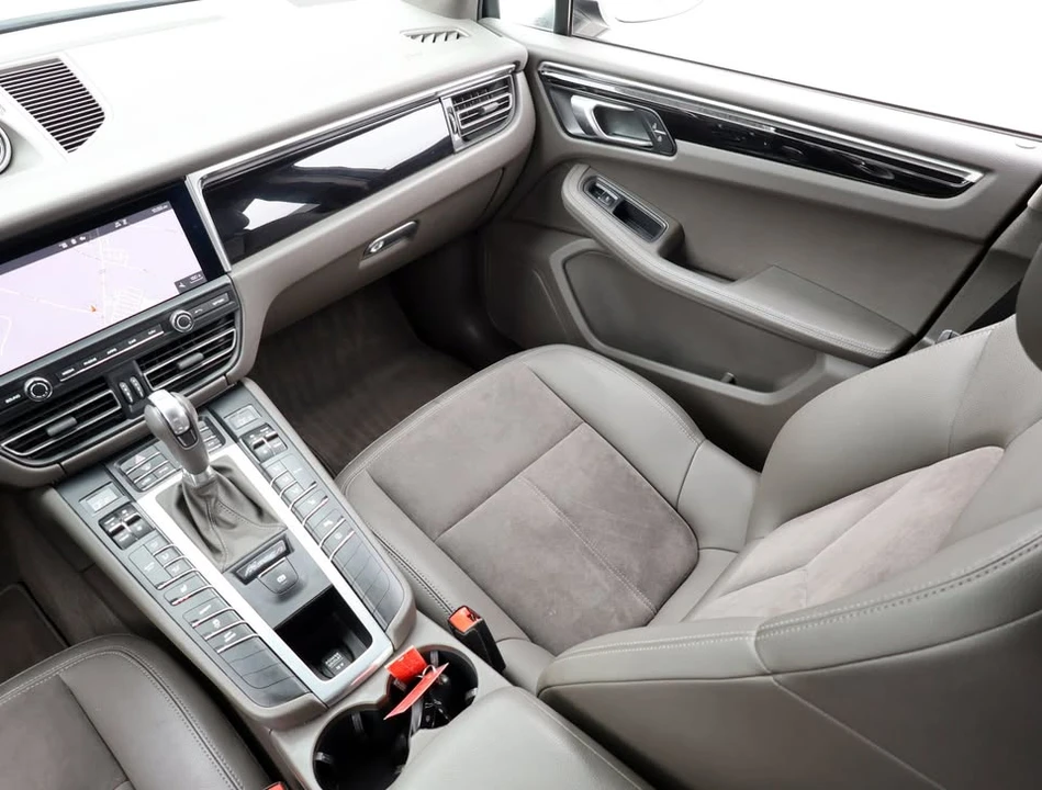 2021 Porsche Macan - Image 12 of 20