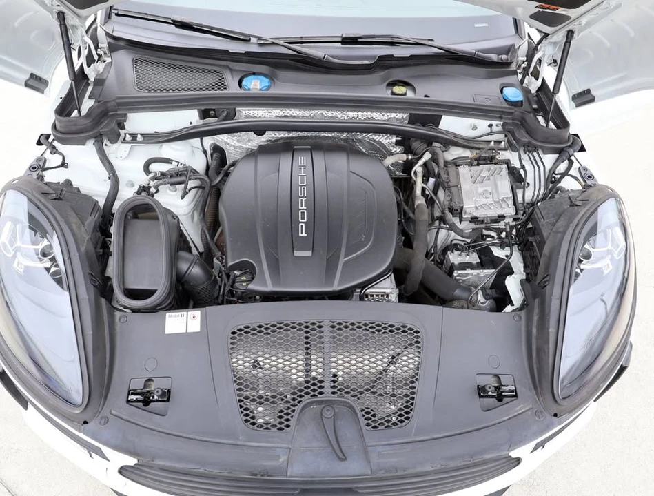 2021 Porsche Macan - Image 7 of 20